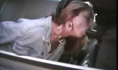 Brunetka brutal porno samochodem