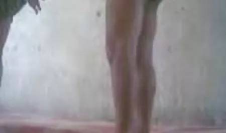 Perwersyjne ogolone cipki włoski pegging porno krem funt