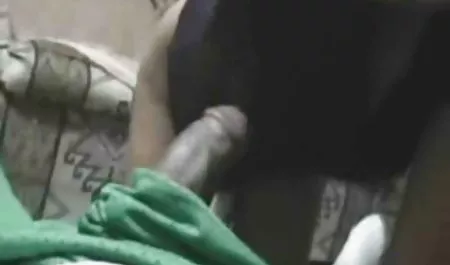 Trochę soczysty retro porno tyłek, aby zabić opakowania Сабиров