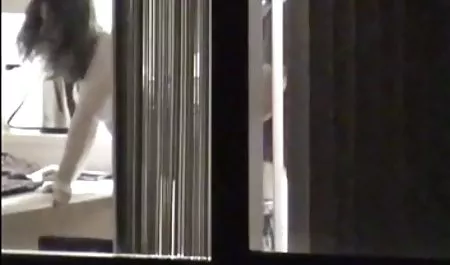 W biurze busty cycki porno mmf drżą